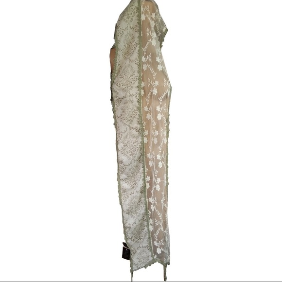 FLASH SALE ๐ค limited time
Lace / Embroidered Scarf / Wrap - Picture 6 of 9